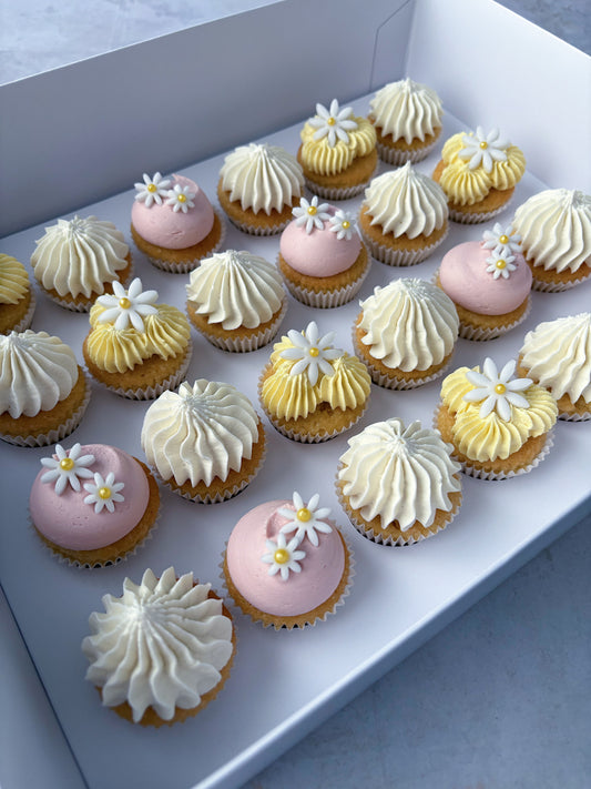 Daisy Mini Cupcakes