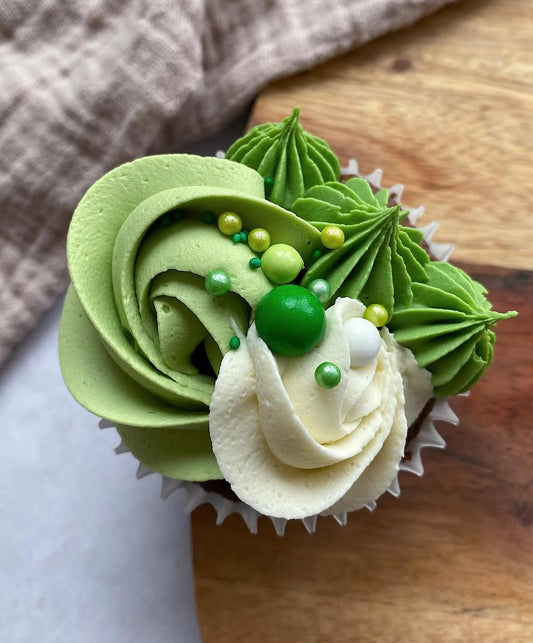Luxe, Happy Birthday cupcakes